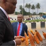 Billionaire Tony Elumelu Sampling Roasted Corn In Lagos. Wizkid Reacts